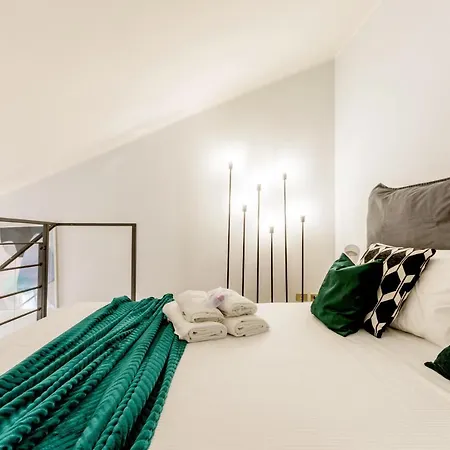 Modern Simplicity In Centre Milan
