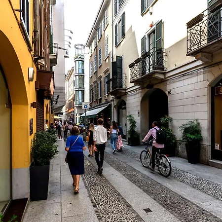 Modern Simplicity In Centre * Milan